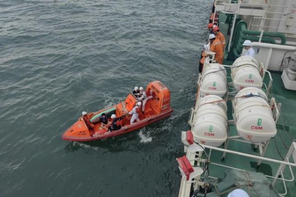 大财配资 10岁小孩哥台风天海上漂流5小时被救