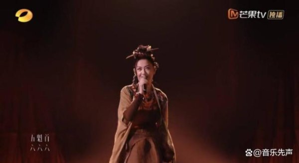 天平配资 从那艺娜到单依纯 乐坛彻底“癫”了 年轻人的狂欢密码