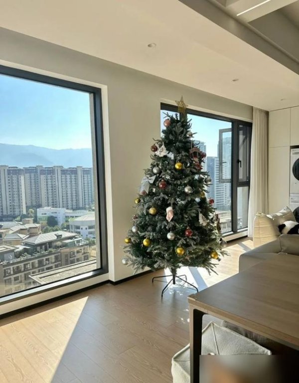 智股策略 发现一家三口145㎡的家，坚持去家务化，入住5年，依旧整洁如新